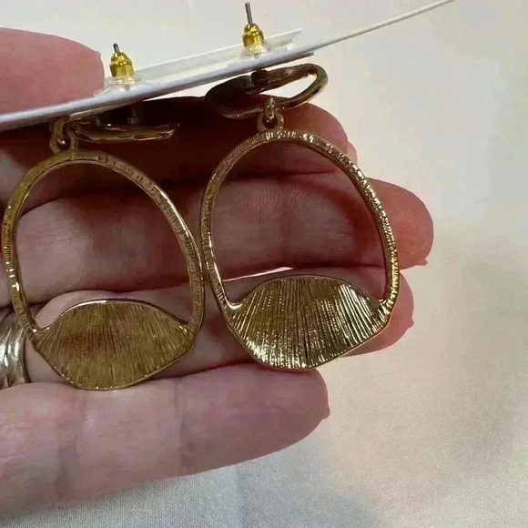 SPRING STREET THE COLLECTION GOLD TONE EARRINGS POST BACKS NWT - Picture 2 of 5